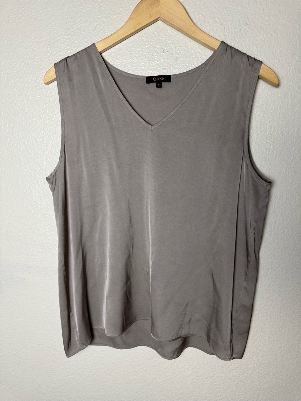 Quince 100% Silk Women's Gray V-Neck Sleeveless Top
